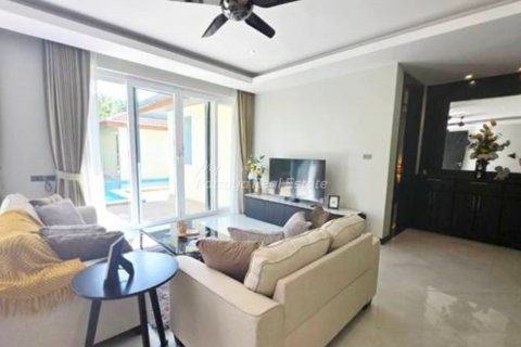 Casa de 4 dormitorios en Bang Lamung, Tailandia № 123507 - foto 10