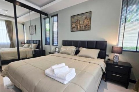 Casa de 4 dormitorios en Bang Lamung, Tailandia № 123507 - foto 16