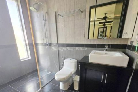 Casa de 4 dormitorios en Bang Lamung, Tailandia № 123507 - foto 12