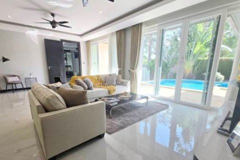 Casa de 4 dormitorios en Bang Lamung, Tailandia № 123507 - foto 4