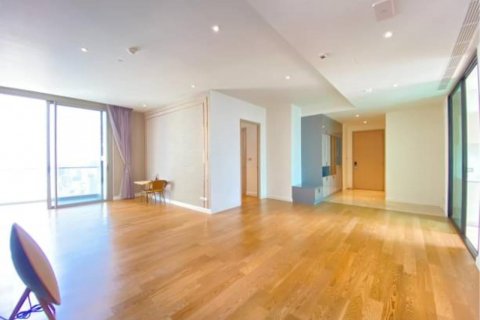Condominio de 3 dormitorios en Khlong San, Bangkok, Tailandia № 123668 - foto 10