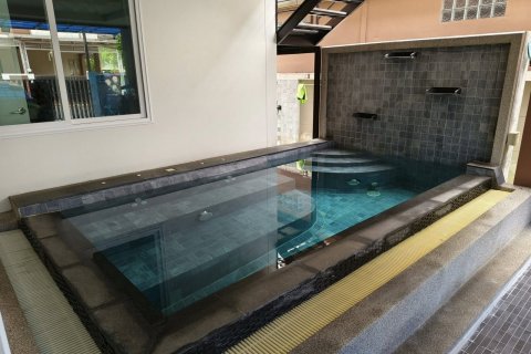 Chalet de 5 dormitorios en Chon Buri, Tailandia № 126849 - foto 3