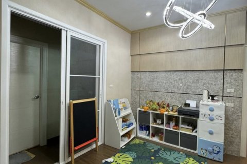 Chalet de 5 dormitorios en Chon Buri, Tailandia № 126849 - foto 8