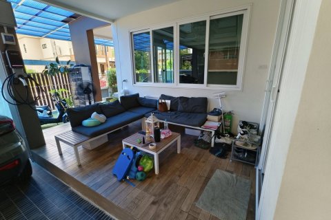 Chalet de 5 dormitorios en Chon Buri, Tailandia № 126849 - foto 4