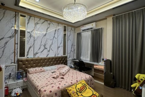Chalet de 5 dormitorios en Chon Buri, Tailandia № 126849 - foto 6