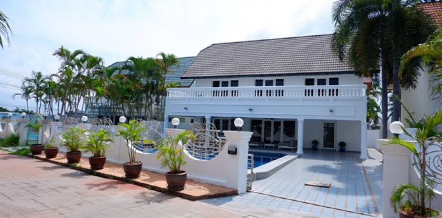 Casa de 3 dormitorios en Pattaya, Tailandia № 130490
