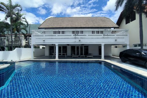 Casa de 3 dormitorios en Pattaya, Tailandia № 130490 - foto 4