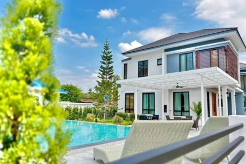 Haus in Bang Lamung, Thailand 4 Schlafzimmer № 130494