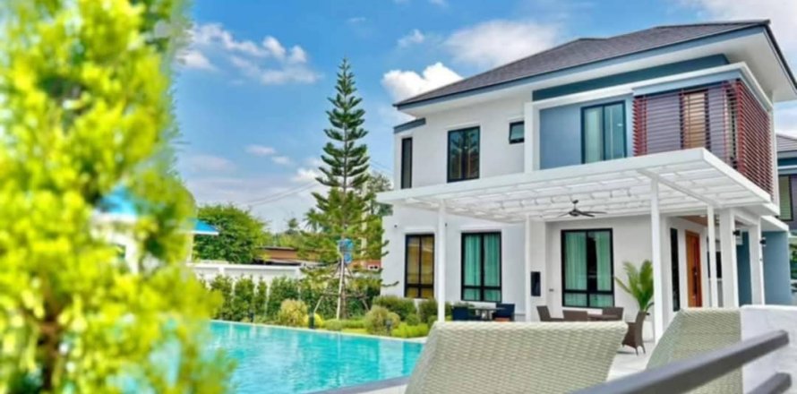 Casa de 4 dormitorios en Bang Lamung, Tailandia № 130494