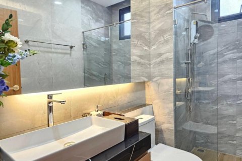 Casa de 4 dormitorios en Bang Lamung, Tailandia № 130494 - foto 13