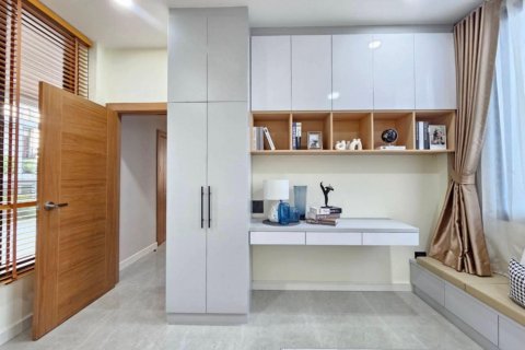 Casa de 4 dormitorios en Bang Lamung, Tailandia № 130494 - foto 9