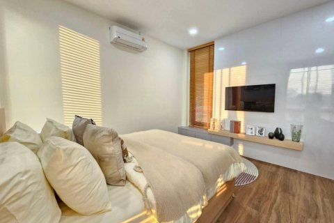 Casa de 4 dormitorios en Bang Lamung, Tailandia № 130494 - foto 11