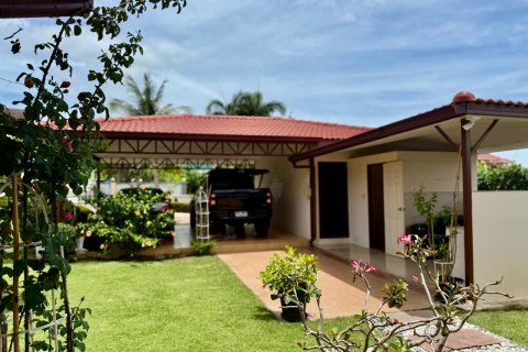 Casa de 4 dormitorios en Bang Sare, Tailandia № 130493 - foto 4