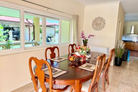 Casa de 4 dormitorios en Bang Sare, Tailandia № 130493 - foto 11