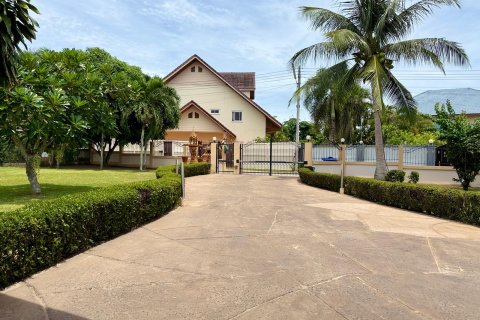 Casa de 4 dormitorios en Bang Sare, Tailandia № 130493 - foto 3