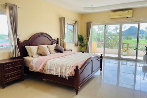 Casa de 4 dormitorios en Bang Sare, Tailandia № 130493 - foto 29