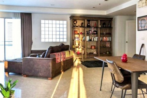 Condominio de 3 dormitorios en Khlong Toei, Bangkok, Tailandia № 126708 - foto 2