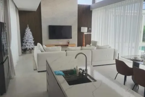 Casa de 3 dormitorios en Bang Tao, Tailandia № 120893 - foto 3