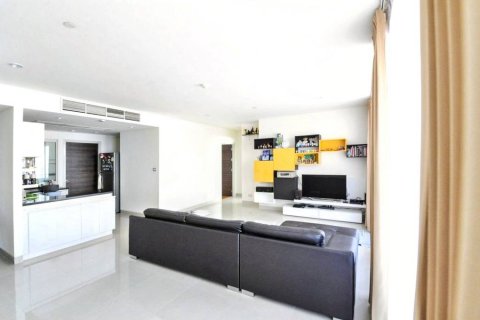 Condominio de 3 dormitorios en Khlong San, Bangkok, Tailandia № 132856 - foto 2