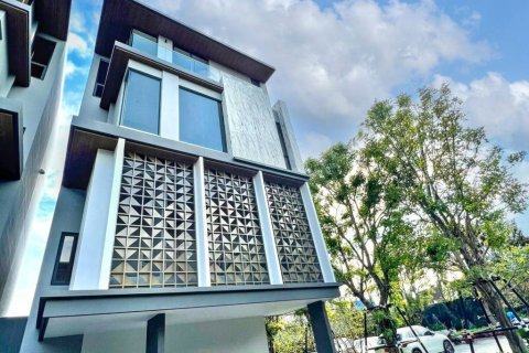 Casa de 3 dormitorios en Bangkok, Tailandia № 132858 - foto 4