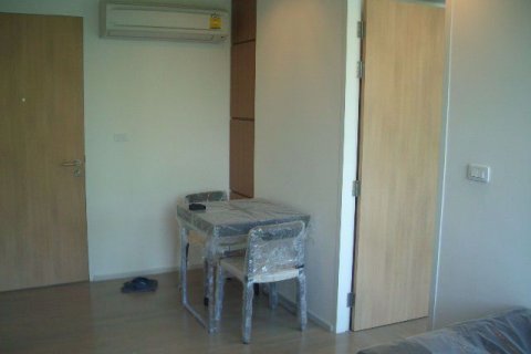 Condominio de 1 dormitorio en Bang Na, Bangkok, Tailandia № 76375 - foto 3