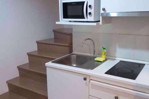 Dúplex de 2 dormitorios en Samut Prakan, Tailandia № 76376 - foto 6