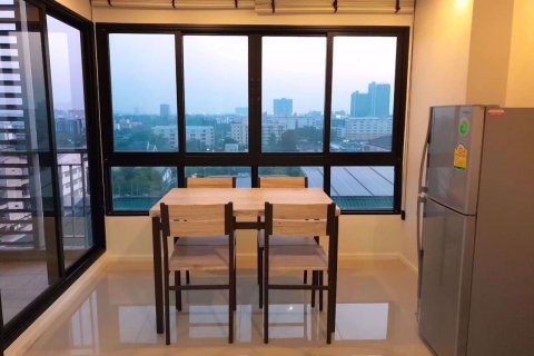 Dúplex de 2 dormitorios en Samut Prakan, Tailandia № 76376 - foto 3