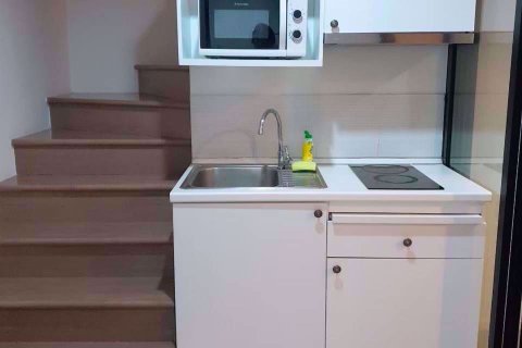 Dúplex de 2 dormitorios en Samut Prakan, Tailandia № 76376 - foto 7