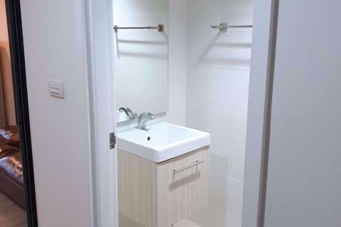 Dúplex de 2 dormitorios en Samut Prakan, Tailandia № 76376 - foto 12
