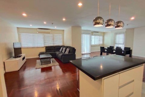 Condo in Bang Rak, Bangkok, Thailand, 2 bedrooms № 85279