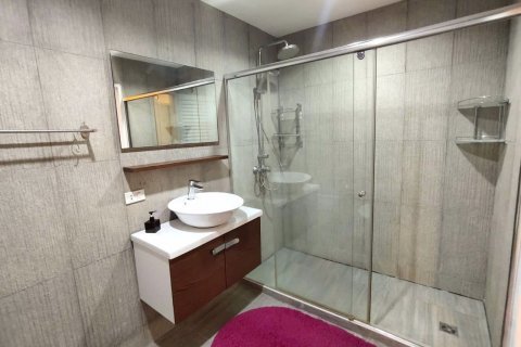 Condominio de 2 dormitorios en Bang Rak, Bangkok, Tailandia № 85279 - foto 9