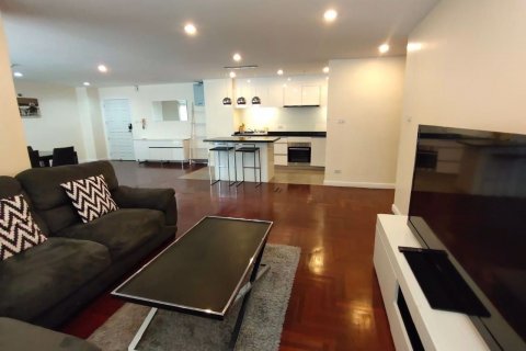 Condominio de 2 dormitorios en Bang Rak, Bangkok, Tailandia № 85279 - foto 2