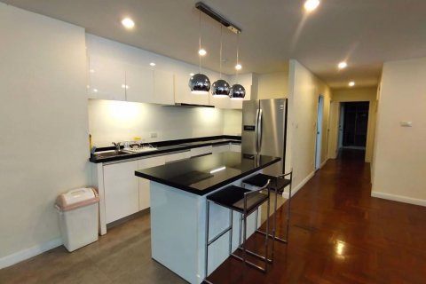 Condominio de 2 dormitorios en Bang Rak, Bangkok, Tailandia № 85279 - foto 3