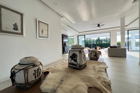 Casa de 4 dormitorios en Bang Lamung, Tailandia № 130499 - foto 14