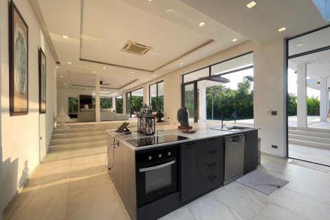 Casa de 4 dormitorios en Bang Lamung, Tailandia № 130499 - foto 11