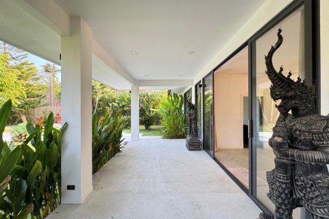 Casa de 4 dormitorios en Bang Lamung, Tailandia № 130499 - foto 25