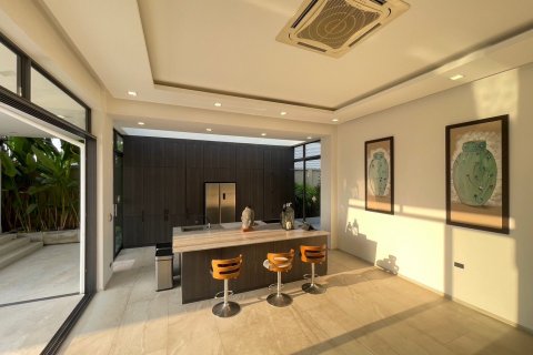 Casa de 4 dormitorios en Bang Lamung, Tailandia № 130499 - foto 9