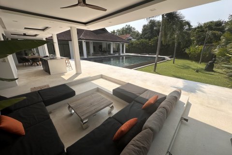 Casa de 4 dormitorios en Bang Lamung, Tailandia № 130499 - foto 24