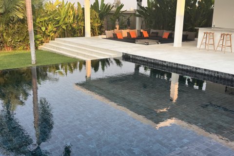 Casa de 4 dormitorios en Bang Lamung, Tailandia № 130499 - foto 17
