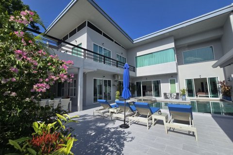 Casa de 4 dormitorios en Bang Lamung, Tailandia № 130496 - foto 3
