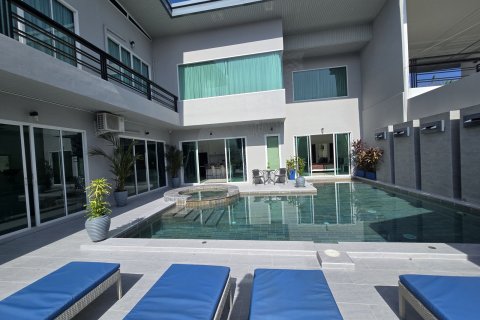 Casa de 4 dormitorios en Bang Lamung, Tailandia № 130496 - foto 4