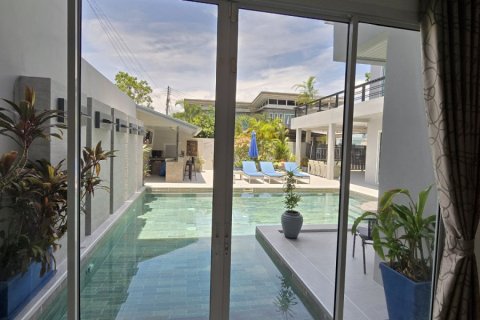 Casa de 4 dormitorios en Bang Lamung, Tailandia № 130496 - foto 11