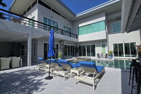 Casa de 4 dormitorios en Bang Lamung, Tailandia № 130496 - foto 9