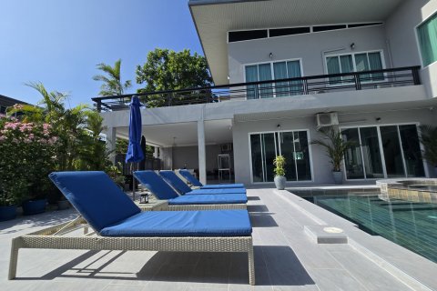 Casa de 4 dormitorios en Bang Lamung, Tailandia № 130496 - foto 7