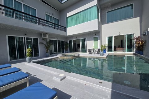 Casa de 4 dormitorios en Bang Lamung, Tailandia № 130496 - foto 5
