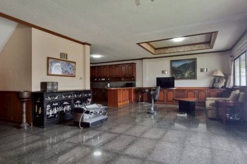 Casa de 6 dormitorios en Pattaya, Tailandia № 126670 - foto 4