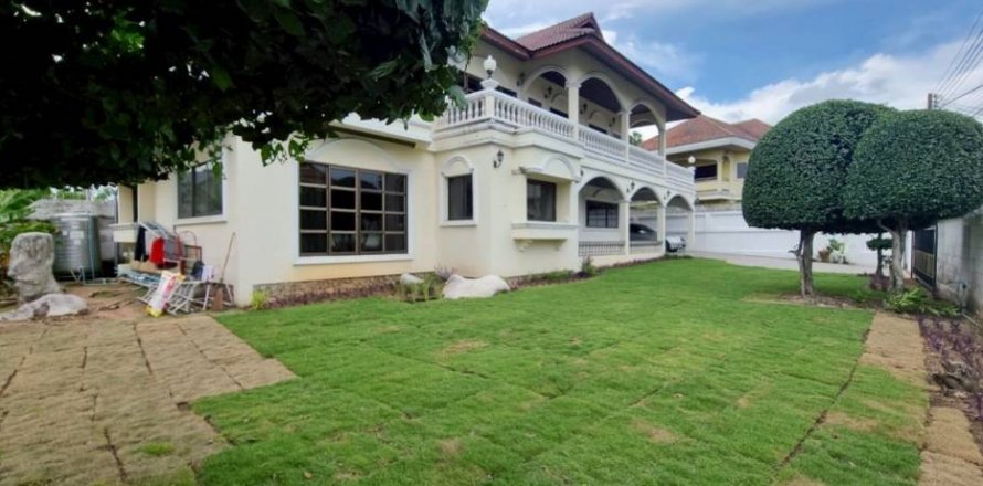 Casa de 6 dormitorios en Pattaya, Tailandia № 126670