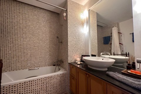 Condominio de 2 dormitorios en Bangkok, Tailandia № 81090 - foto 18