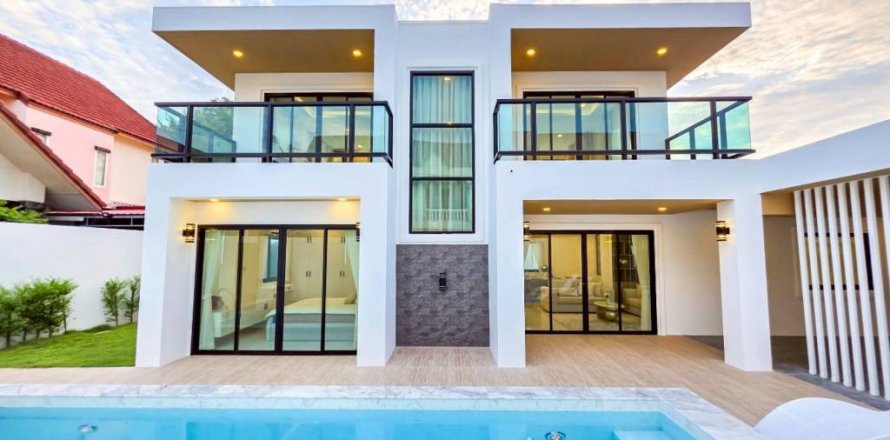 Chalet de 5 dormitorios en Pattaya, Tailandia № 132504