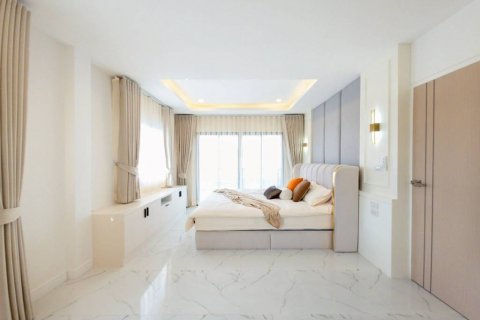 Chalet de 5 dormitorios en Pattaya, Tailandia № 132504 - foto 8